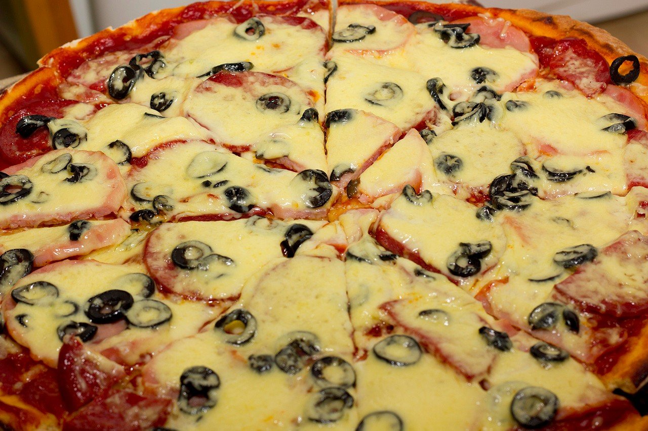 Домашняя пицца с оливками